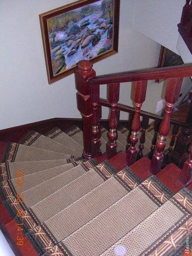 Ковровая дорожка на лестнице