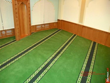 Укладка коврового покрытия в мечети